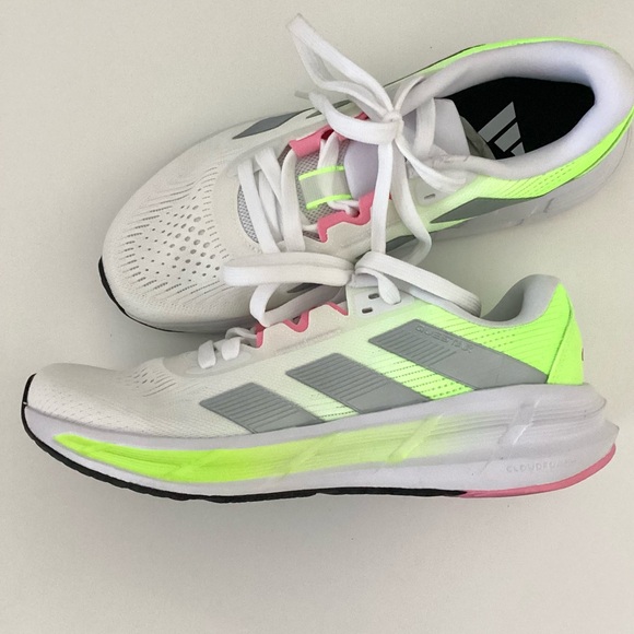 \Adidas\ NEW Women’s Questar 3 Sneakers - Picture 6 of 13